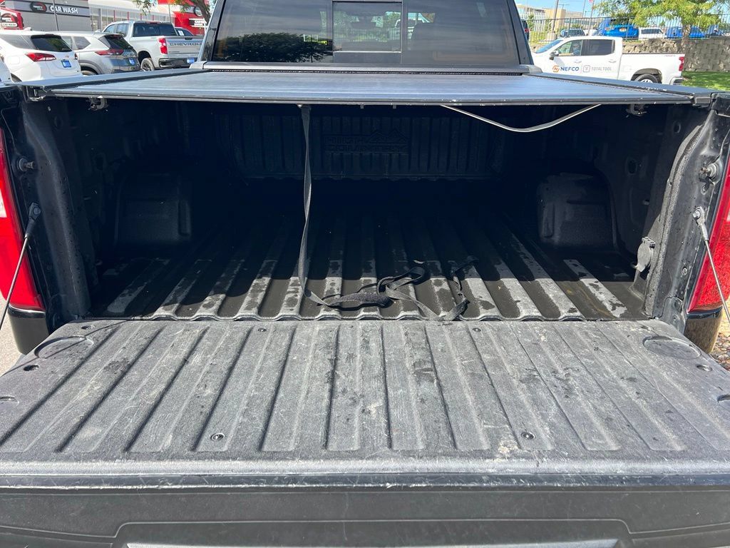 Used 2021 Chevrolet Silverado 1500 High Country w/ Technology Package AWD/4WD image 23