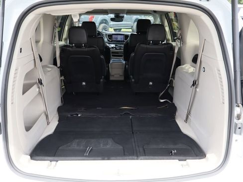Used 2023 Chrysler Pacifica Touring-L FWD image 24