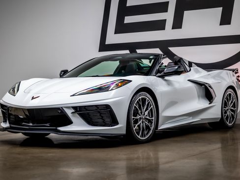 Used 2025 Chevrolet Corvette Stingray Premium Conv w/ Z51 Performance Package RWD image 23