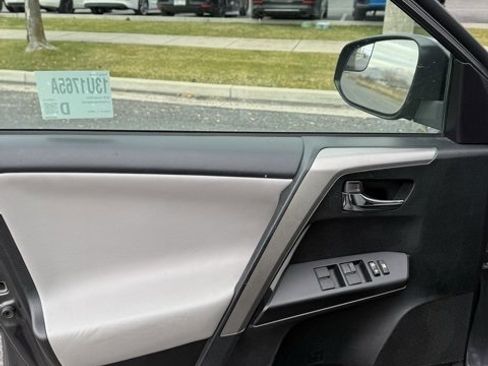 Used 2018 Toyota RAV4 XLE image 12