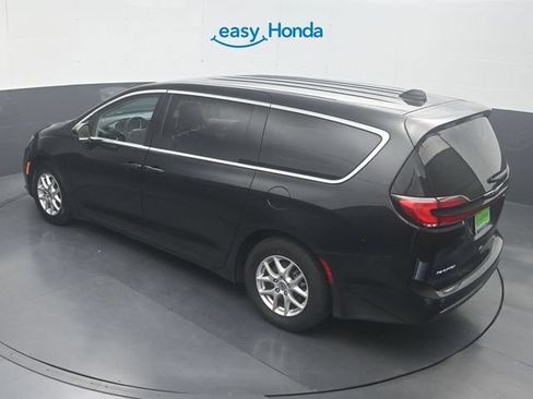 Used 2023 Chrysler Pacifica Touring-L FWD image 23