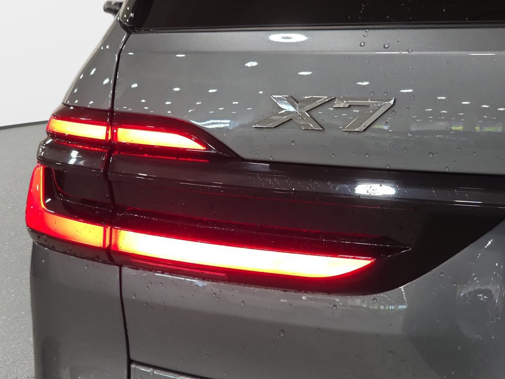 Used 2024 BMW X7 xDrive40i w/ M Sport Package AWD/4WD image 23