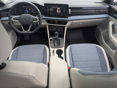 Used 2025 Volkswagen Jetta SE w/ Sunroof Package FWD image 22