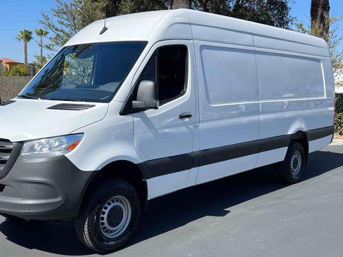 Used 2022 Mercedes-Benz Sprinter 2500 image 42