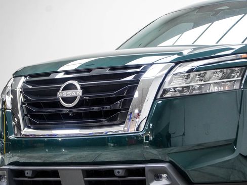 Used 2022 Nissan Pathfinder SL w/ SL Premium Package FWD image 2