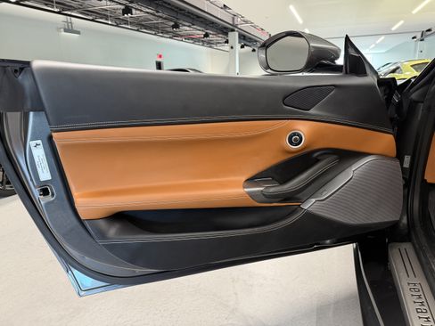 Used 2019 Ferrari Portofino RWD image 16