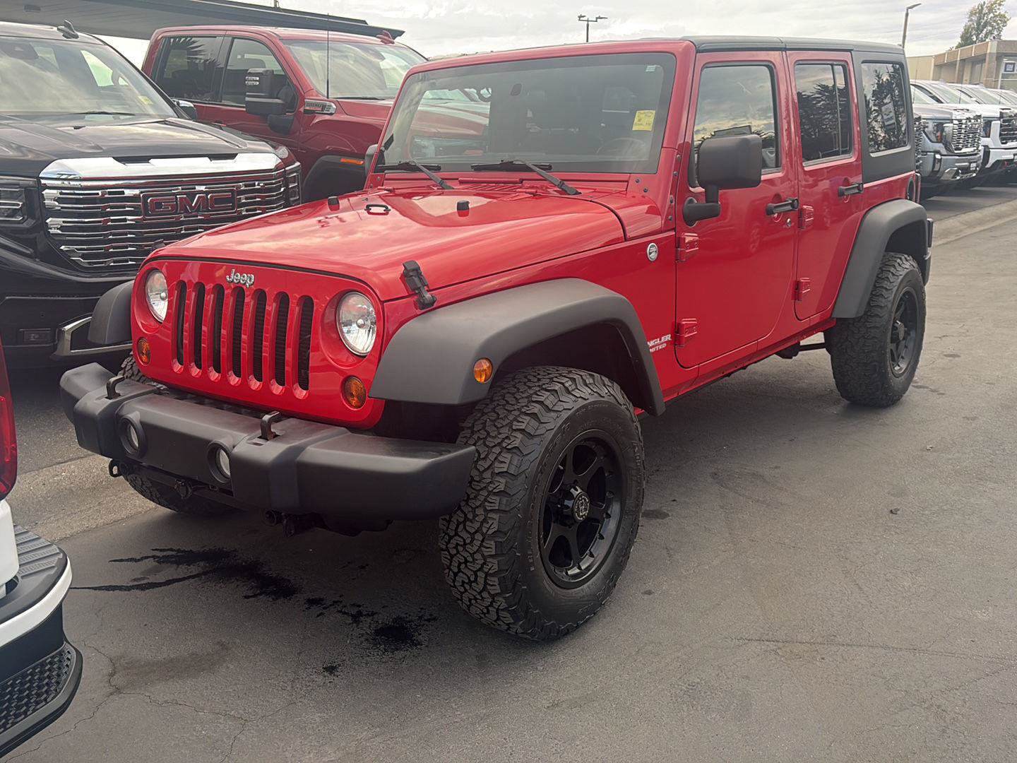 Used 2012 Jeep Wrangler Unlimited Rubicon w/ Connectivity Group AWD/4WD image 2