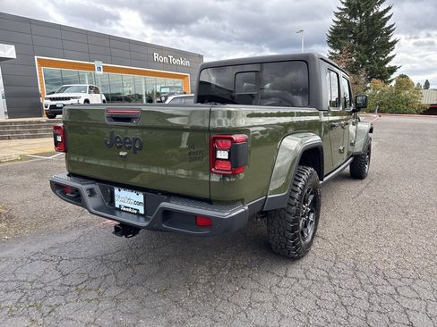 Used 2023 Jeep Gladiator Willys image 7