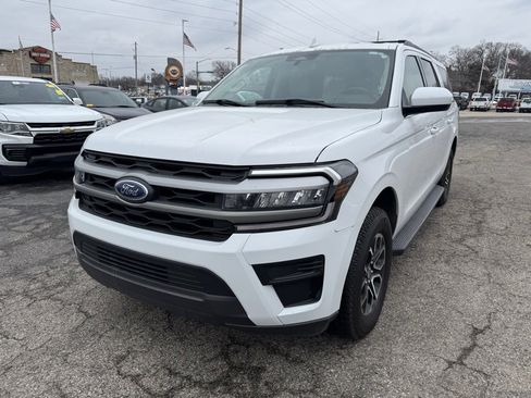 Used 2024 Ford Expedition Max XLT image 3