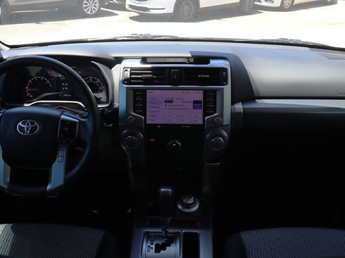Used 2022 Toyota 4Runner SR5 AWD/4WD image 32