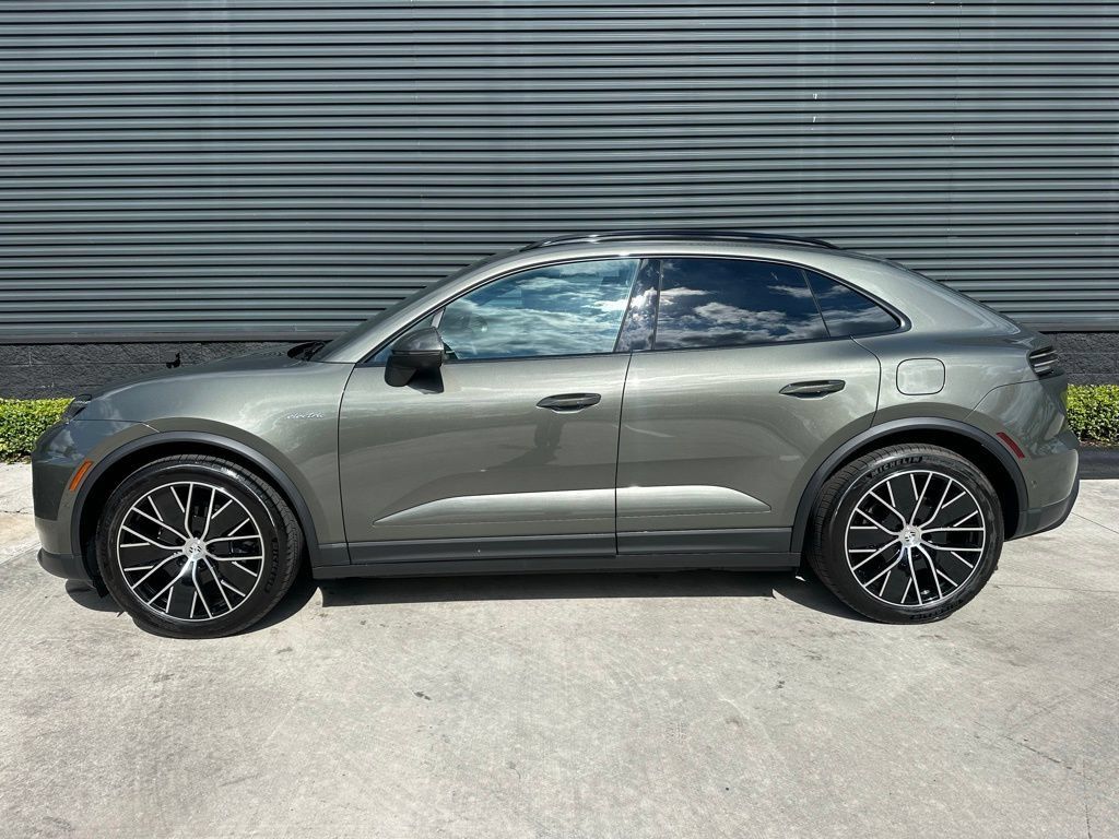 Used 2026 Porsche Macan Electric RWD image 2