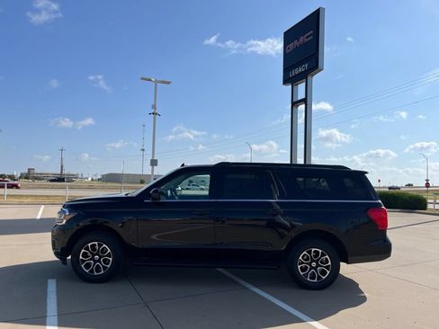 Used 2024 Ford Expedition Max XLT RWD image 3