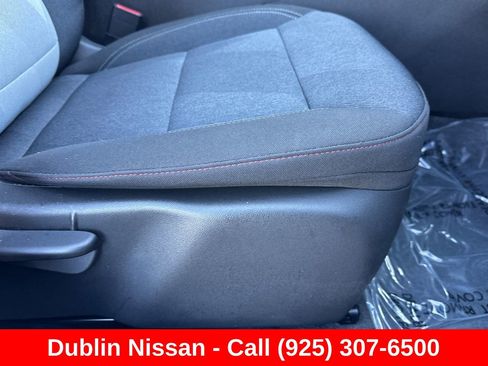 Used 2025 Chevrolet Trax RS FWD image 24