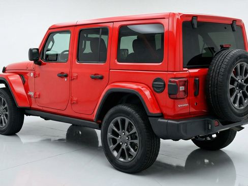 Used 2025 Jeep Wrangler Sahara image 6