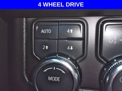 Used 2025 GMC Yukon XL Denali w/ Denali Reserve Package AWD/4WD image 14