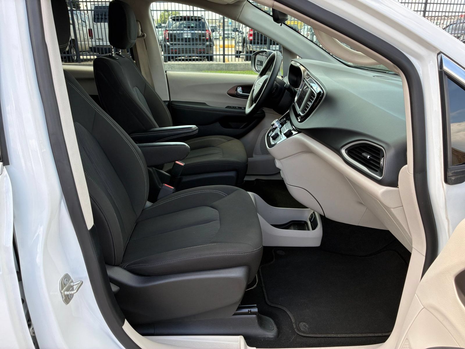 Used 2024 Chrysler Voyager LX FWD image 37