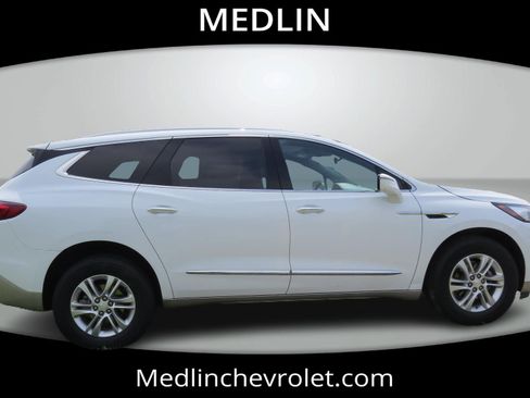 Used 2021 Buick Enclave Essence image 10