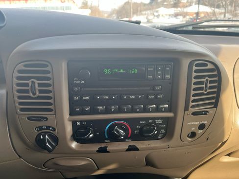 Used 2002 Ford F150 XLT image 14