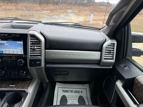 Used 2017 Ford F250 Lariat w/ Lariat Ultimate Package image 32