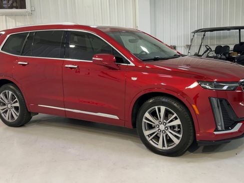 Used 2024 Cadillac XT6 Premium Luxury w/ Technology Package image 3