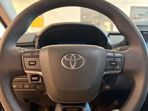 Used 2025 Toyota Camry LE image 27