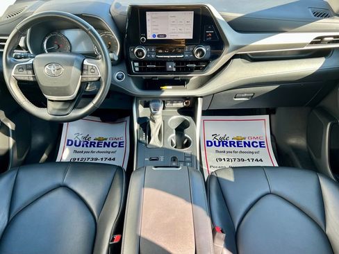 Used 2024 Toyota Highlander XLE image 17