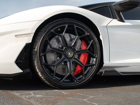 Used 2021 Lamborghini Aventador SVJ image 14