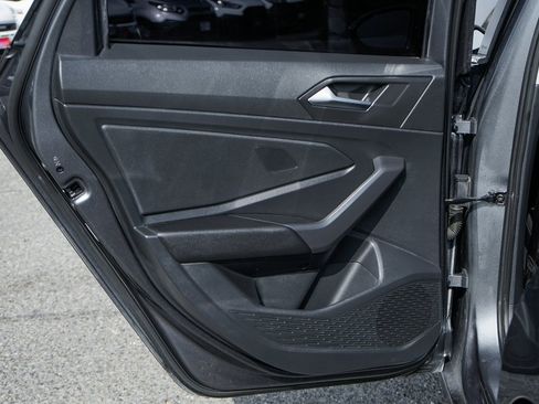 Used 2022 Volkswagen Jetta SE image 35