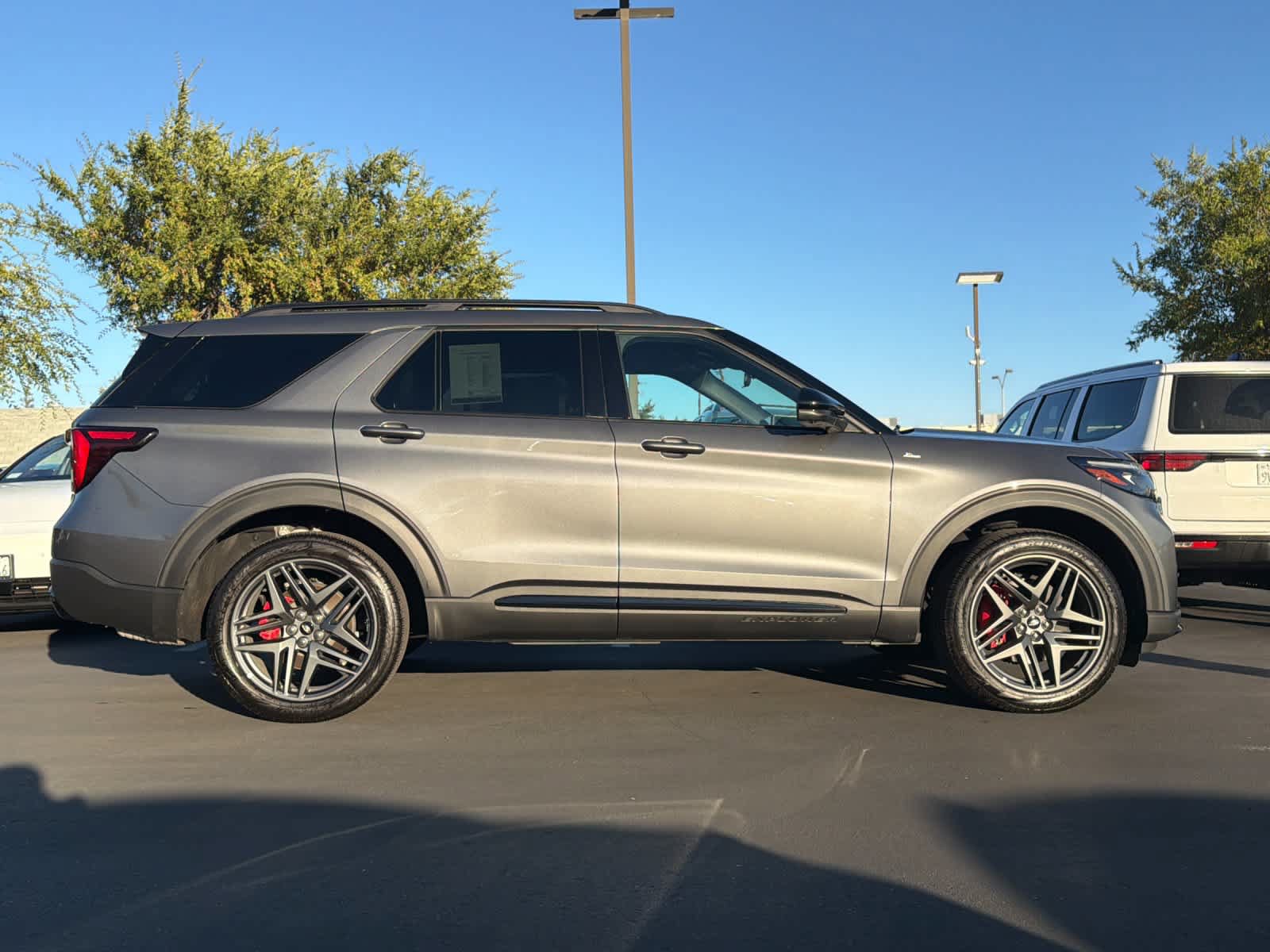 Used 2025 Ford Explorer ST-Line w/ ST-Line Street Pack AWD/4WD image 6