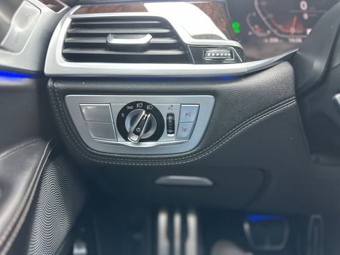 Used 2020 BMW 740i w/ M Sport Package image 27