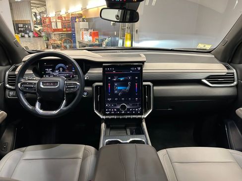 Used 2024 GMC Acadia Elevation image 9