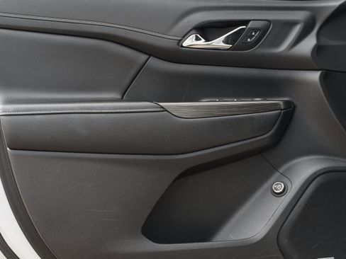 Used 2019 GMC Acadia SLT AWD/4WD image 19