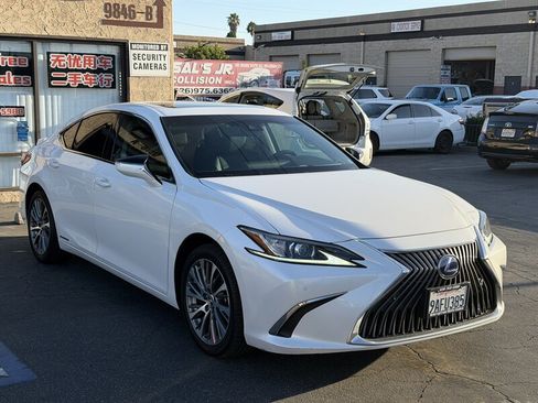 Used 2021 Lexus ES 300h w/ Premium Package FWD image 3