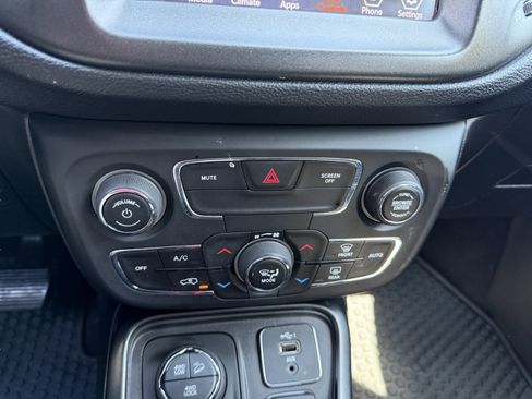 Used 2020 Jeep Compass Trailhawk w/ Cold Weather Group AWD/4WD image 26