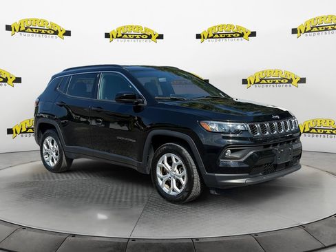 Used 2024 Jeep Compass Latitude AWD/4WD image 7