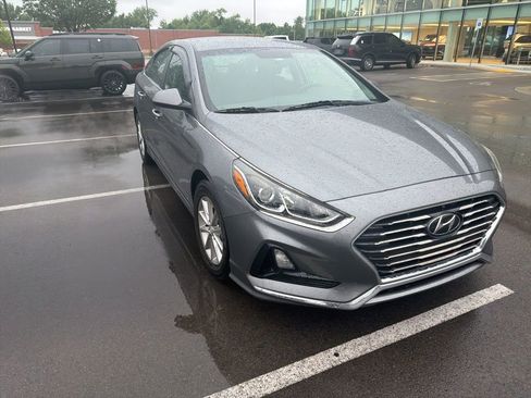 Used 2019 Hyundai Sonata SE FWD image 2