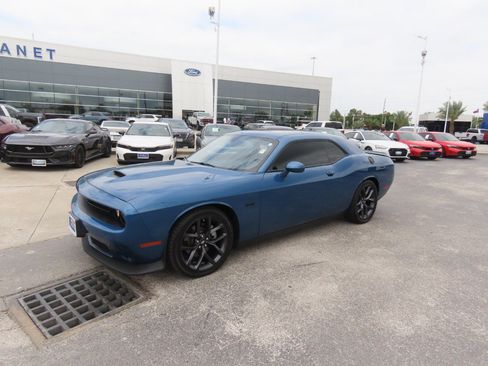 Used 2023 Dodge Challenger R/T w/ Blacktop Package RWD image 2