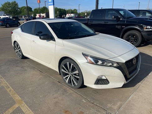 Used 2020 Nissan Altima 2.5 SR w/ Premium Package image 1