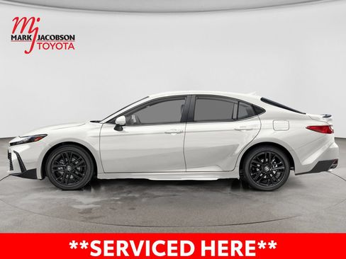 Used 2025 Toyota Camry SE FWD image 5