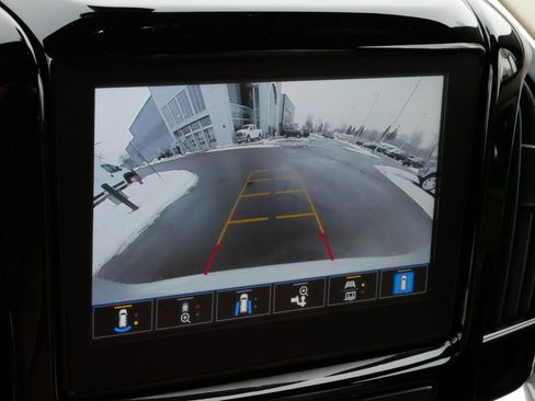 Used 2022 Chevrolet Traverse Premier image 31