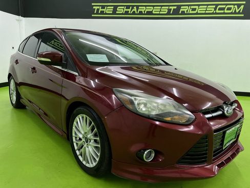 Used 2014 Ford Focus Titanium FWD image 2