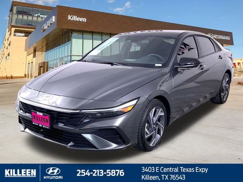 Used 2025 Hyundai Elantra Sport image 4