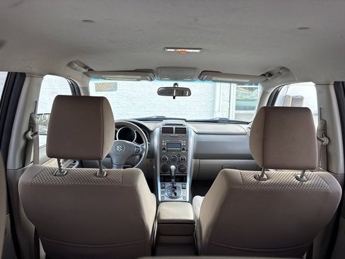 Used 2011 Suzuki Grand Vitara Premium image 9