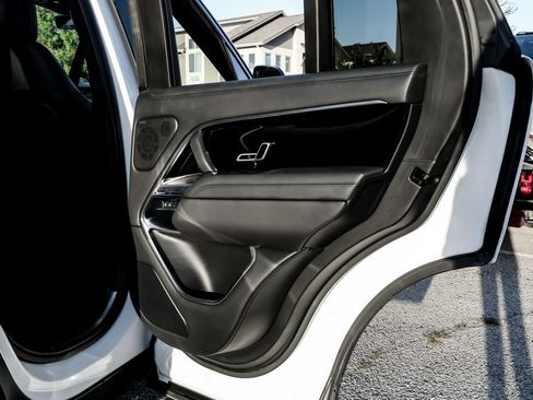 Used 2022 Land Rover Range Rover SE image 42