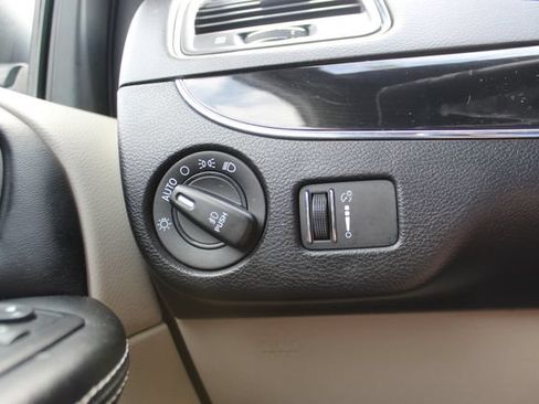 Used 2019 Dodge Grand Caravan SXT FWD image 18