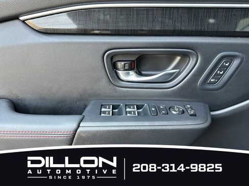 Used 2025 Honda Pilot Black Edition image 13