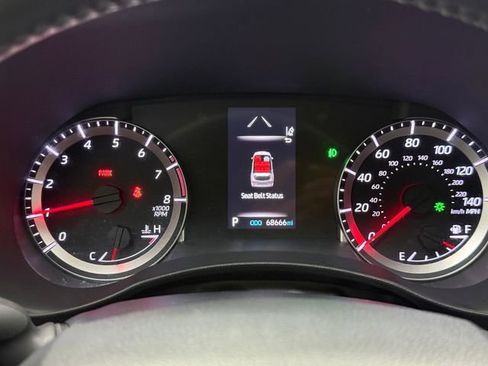 Used 2022 Toyota Highlander LE FWD image 16