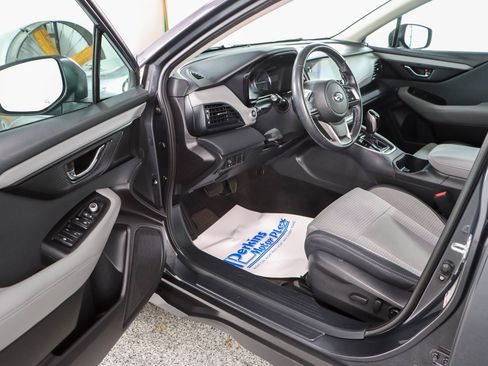 Used 2023 Subaru Outback Premium AWD/4WD image 3