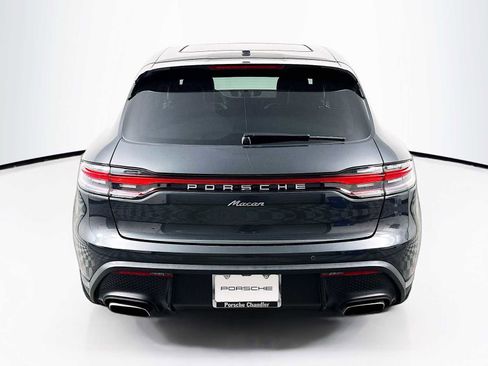 Certified 2022 Porsche Macan image 10