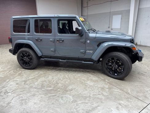 Used 2024 Jeep Wrangler Unlimited Sahara w/ Technology Group image 6